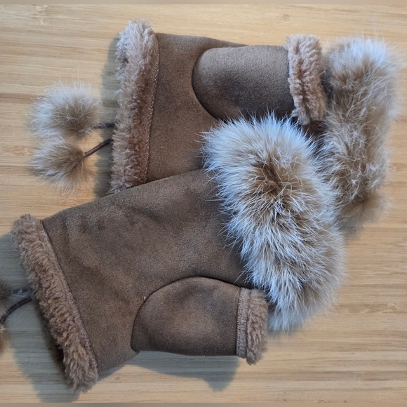 Cozy Tan Faux Fur & Faux Suede Mittens, OS - Picture 3 of 7
